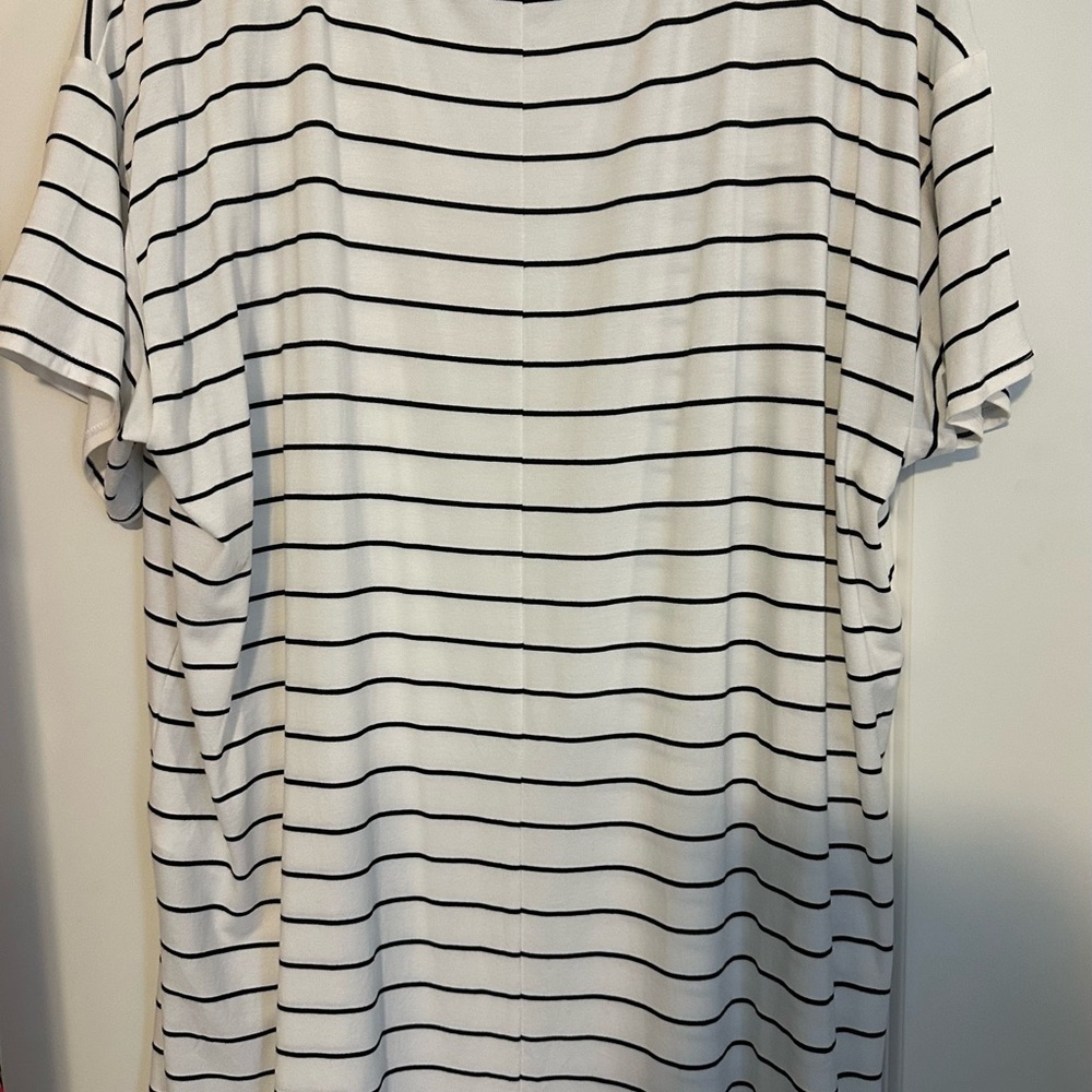 Old Navy Black and White Striped Tee - Picture 2 of 3